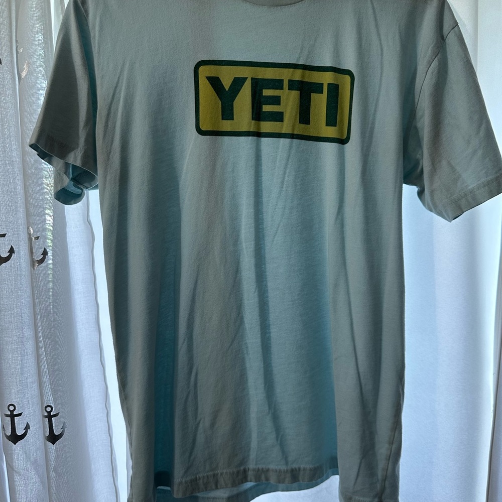 Men’s yeti shirt
